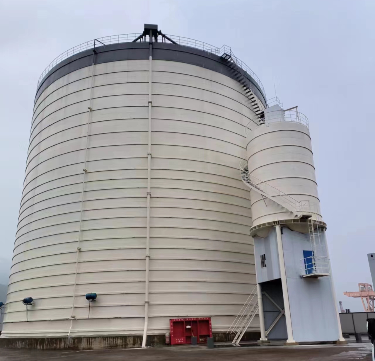 幸福路街道10万吨水泥钢板库